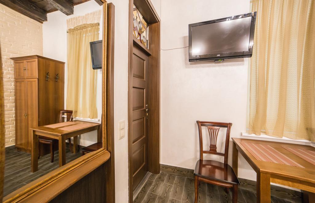 Apartment On Valova 16-2- 2 Minutes To Market Square ลวีฟ ภายนอก รูปภาพ