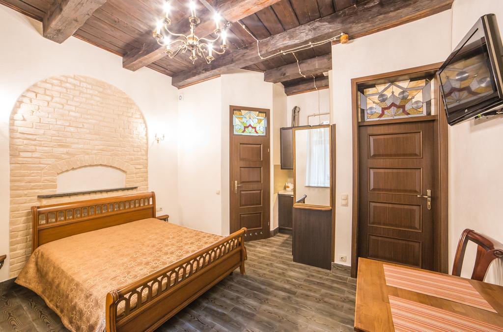 Apartment On Valova 16-2- 2 Minutes To Market Square ลวีฟ ภายนอก รูปภาพ