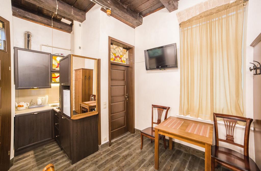 Apartment On Valova 16-2- 2 Minutes To Market Square ลวีฟ ภายนอก รูปภาพ